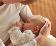 I benefici del latte materno per mamma e bambino