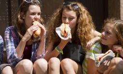 Mangiare in strada: i rischi nascosti dello street food