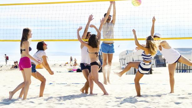 Salute e divertimento con gli sport da fare in spiaggia 