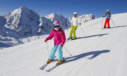 Sicurezza sugli sci: cosa sapere prima di mettersi in pista