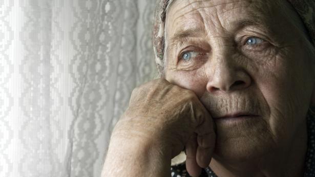 Sindrome di Penelope: depressione e fragilità per settecentomila nonne d'Italia