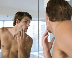 Uomini e bellezza: il segreto per un viso giovane e tonico 