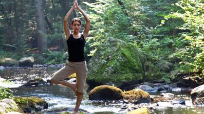 yoga walking movimento fisico unito allo yoga e alla respirazione